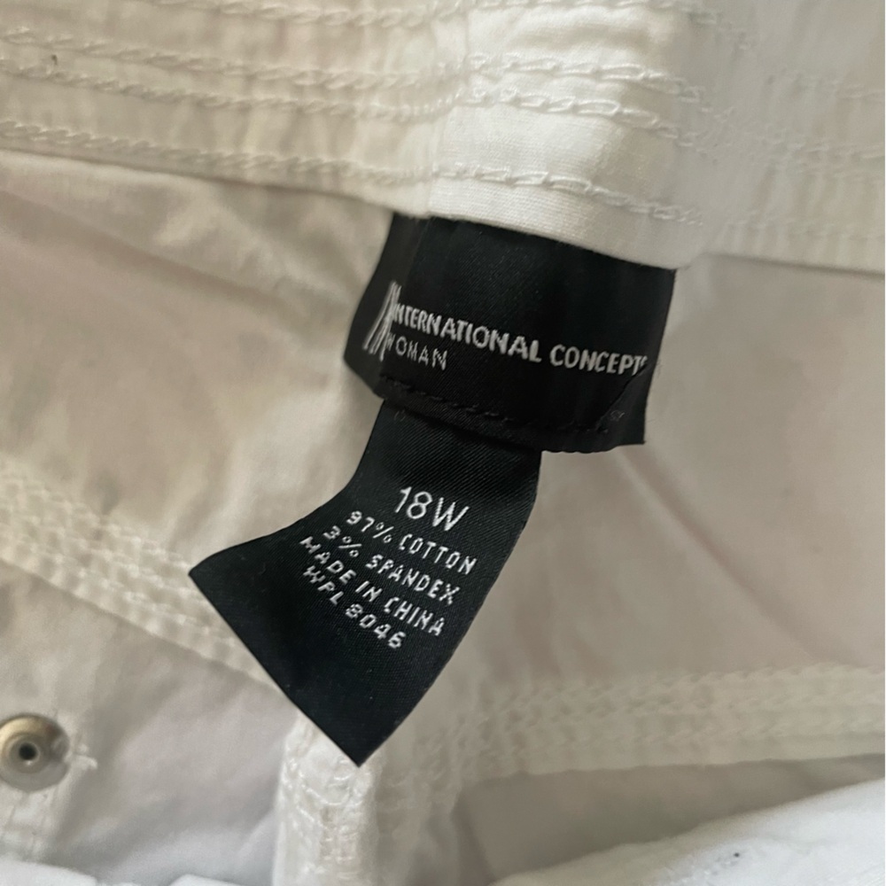 INC International Concepts Macy’s Plus Size White cargo shorts pockets size 18W - Picture 16 of 16
